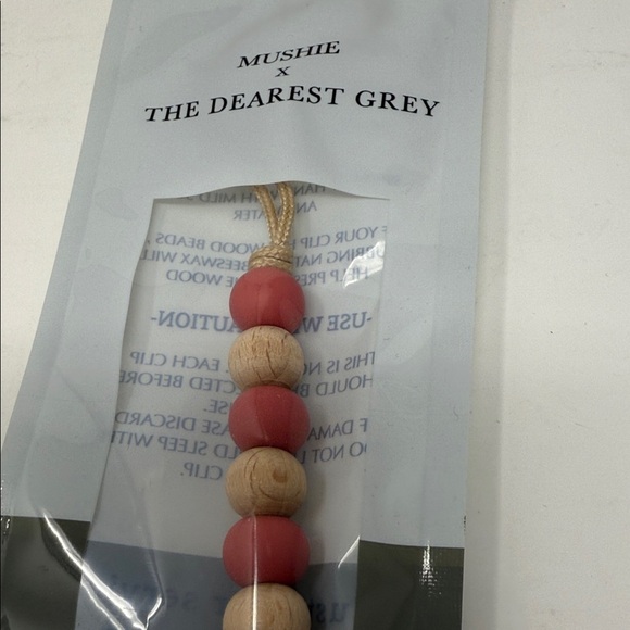Mushie x The Dearest Grey Pacifier Clip Brand New - Picture 2 of 5